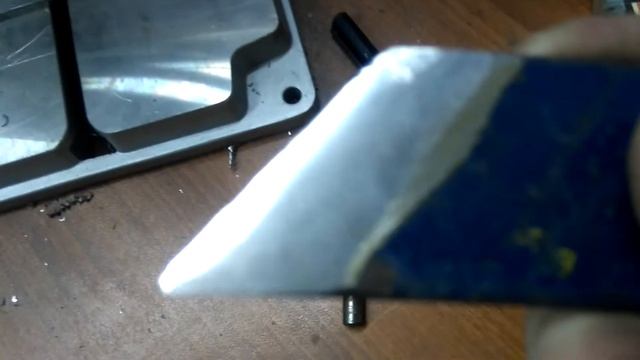 Р18 царапаем стекло и сверЛиМ.