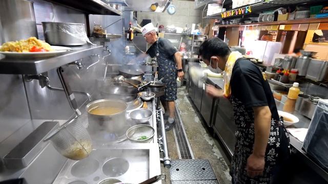 ６９歳中華の達人が魅せる熟練の鍋振りスキル!! 最強ランチ８００円に常連が殺到する町中華に密着 丨Egg Fried Rice - Wok Skills In Japan
