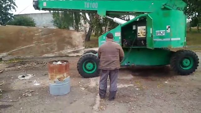 Перемещение аэродромной плиты строительным подъемником