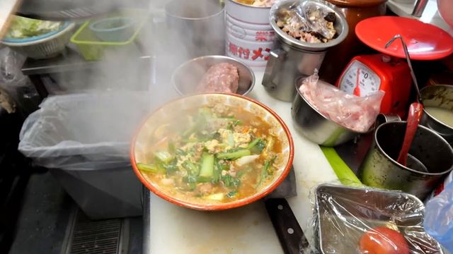 最強デカ盛り肉玉炒飯!! ワンオペで厨房をぶん回すぶっ壊れ店主が作るこだわり炒飯にファンが殺到 丨Egg Fried Rice - Wok Skills In Japan