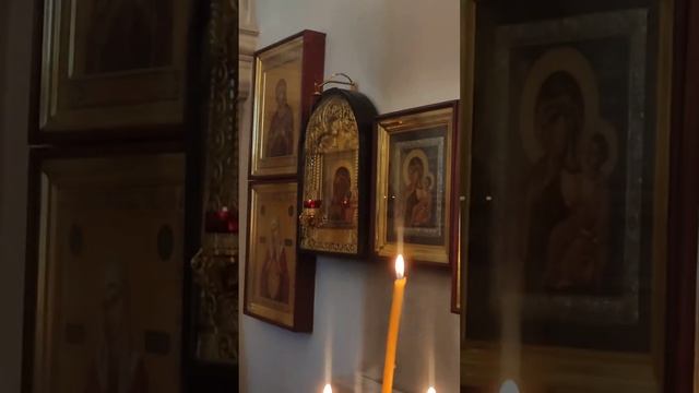 Храм Блаженной Матронушки.О.Андрей благословил всех молящихся Евангелием