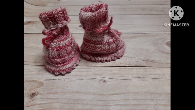 Пинетки спицами из пряжи ручного окрашивания.