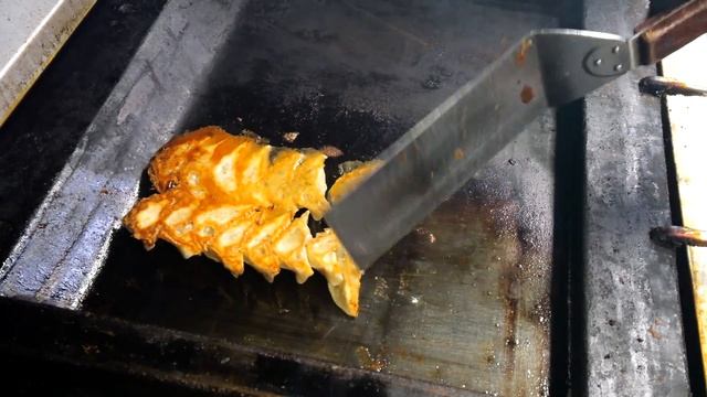 深夜０時に超満席！！福岡最強町中華の鮮やかすぎる炒飯鍋振り厨房がヤバい。