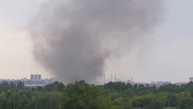 Горит завод зил на юге Москвы
