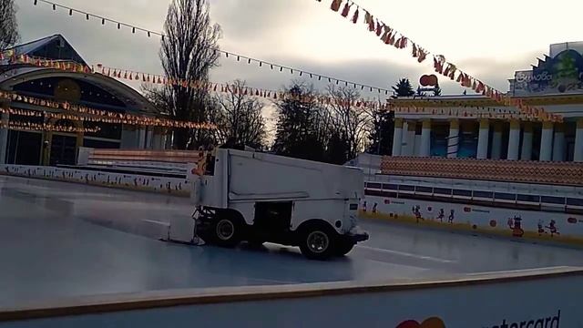 Экскурсия по зимнему ВДНХ Киева.