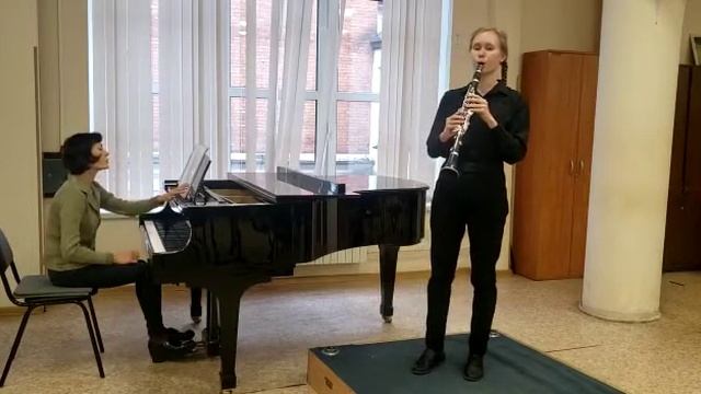 Виола Потапова 17 лет Малькольм Арнольд Сонатина 2,3 части