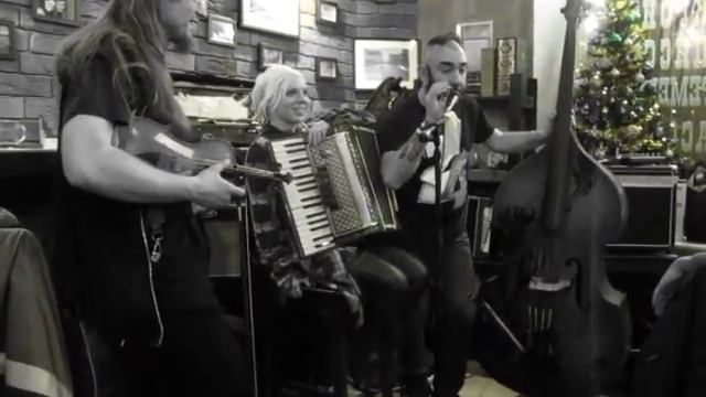 Bison Grass ОРАЛЬНО-ИНСТРУМЕНТАЛЬНАЯ ГРУППИРОВКА