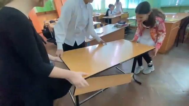 Реклама озон. Режиссер Иван.Оператор Ксения. В главной роли Никита.Грузчики Эвелина, Анна, Лиза