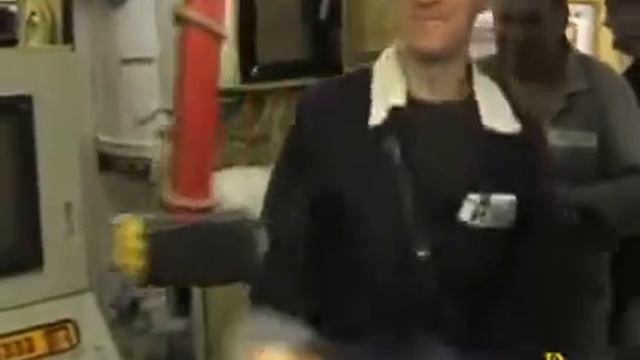 Принимают в подводники.