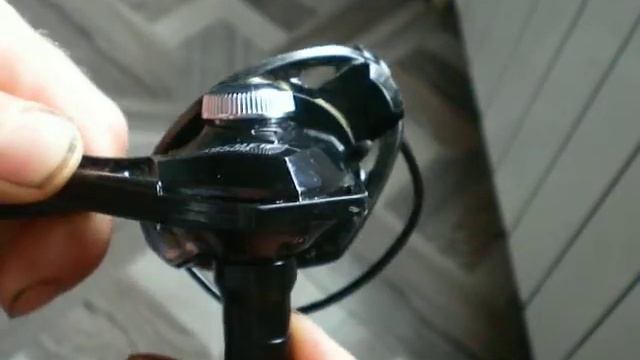 Люфт оси катушки