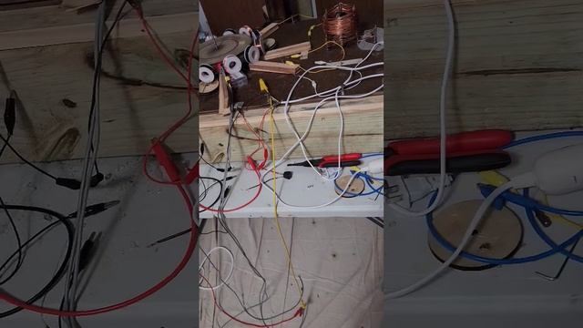 Pulse Motor Lights Up This Light Bulb Does Having The Bulb Plugged In Create A Current