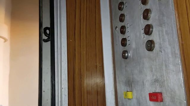 Электрический лифт, 320 кг, 0,71 м/с (КМЗ-1985 г.)