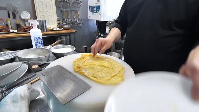 １６歳から中華の道へ。熟練鍋振り職人が厨房で躍動するロードサイドのガツ盛り中華メシ。