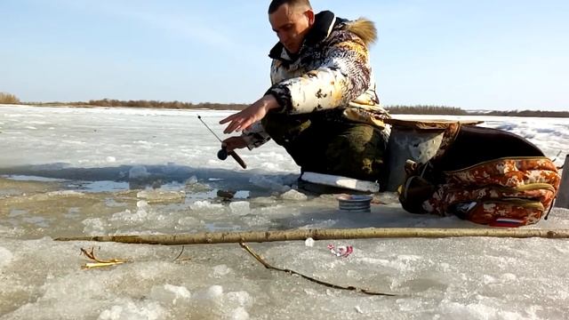 зимняя рыбалка, по последнему льду #2