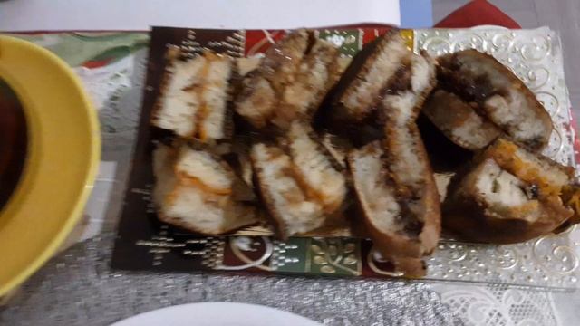 Ужин побыстрому, моцарелла с корейской морковкой, тосты с паштетом/Mozzarella Et Carottes Râpé.