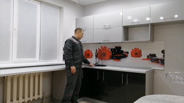 Кухня по трем сторонам
