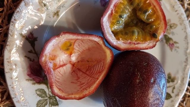 Фрукты из Таиланда. Маракуйя.