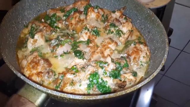 Цыпленок в чесночном соусе.