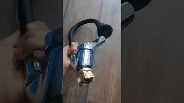 Смеситель для кухни белый