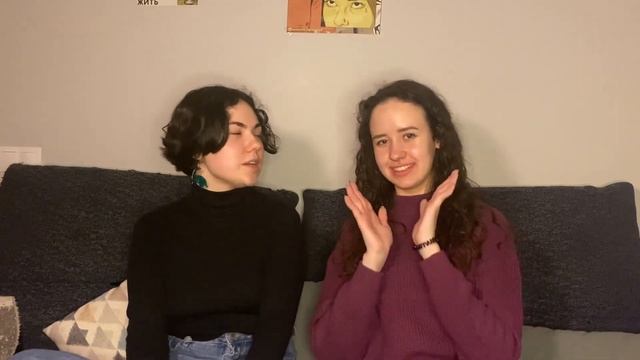 Поля и Соня знакомятся в игре 