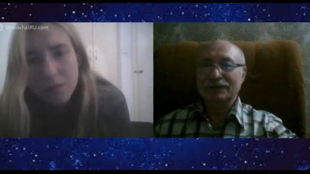 Хорошая девушка работает дизайнером по кухням