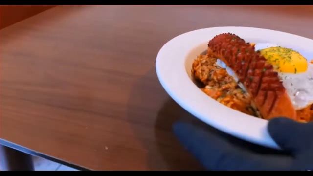 КОРЕЙСКАЯ УЛИЧНАЯ ЕДА - КОЛБАСА КИМ ЧИ ЖАРЕННЫЙ РИС + ОМЛЕТ