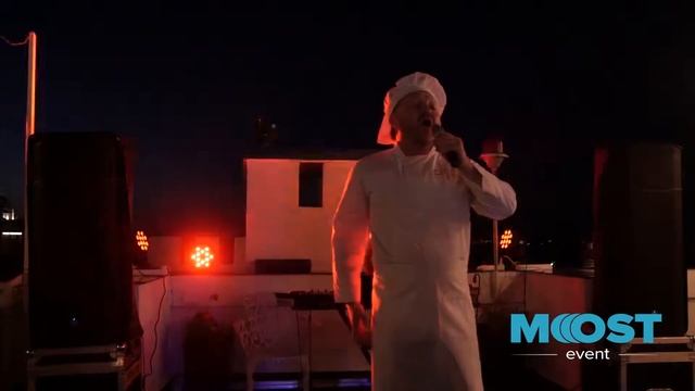 Поющий повар