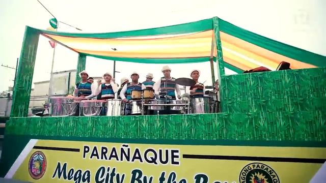 Stars, Fans Brave The Rains For MMFF Parade 2018