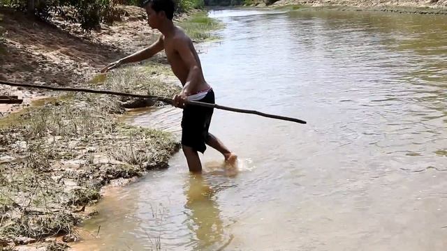OMG!! Brave Boy Catches Crocodile In Hole By Digging, Digging Deep Hole To Catch Crocodile Primitiv