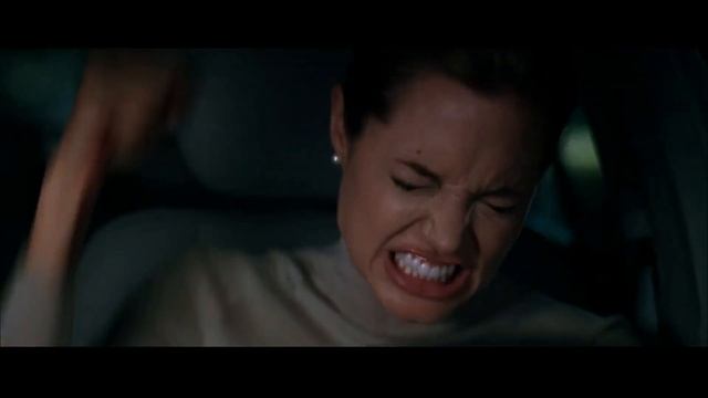 мистер и миссис Смит - ее харизма меня бесит