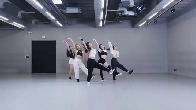 Itzy-'SNEAKERS'