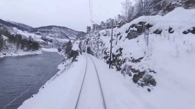 Берген - Мюрдаль в ветреную субботу в HD, вид из кабины машиниста поезда