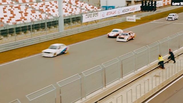 Гонки на трассе Moscow Raceway команда ретро автомобилей. Nasledie Motorsport. Наследие Моторсппорт.