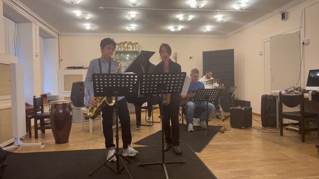 Дуэт саксофонов: Митрофанов Михаил и Васильев Федор
Композиция