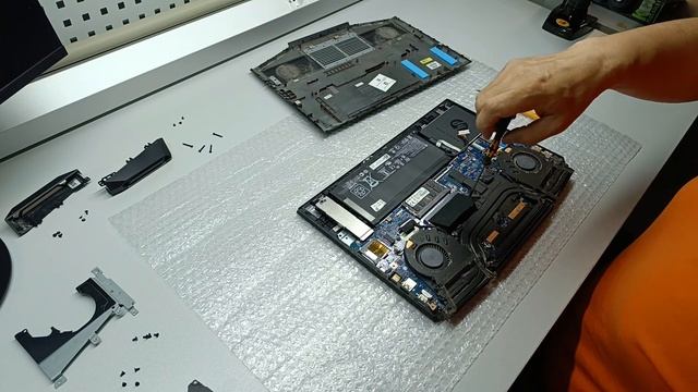 Обслуживание ноутбука HP Pavilion Gaming 15, термоинтерфейс TPCM 7250, DENKA FCR-AS.