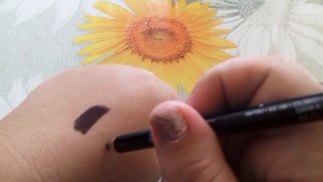 Eyeliner a lunga tenuta avon Intense Brown