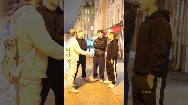 Сколько цветов дарят мужчины в год ?