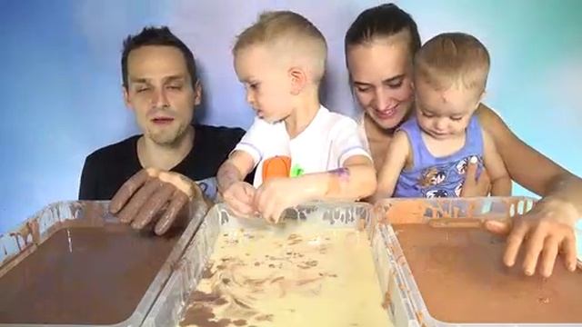 ЧЕЛЛЕНДЖ С ЕДОЙ! ВАННА ИЗ ШОКОЛАДА И СГУЩЕНКИ !!! Ищем Игрушки!  FOOD CHALLENGE !!!