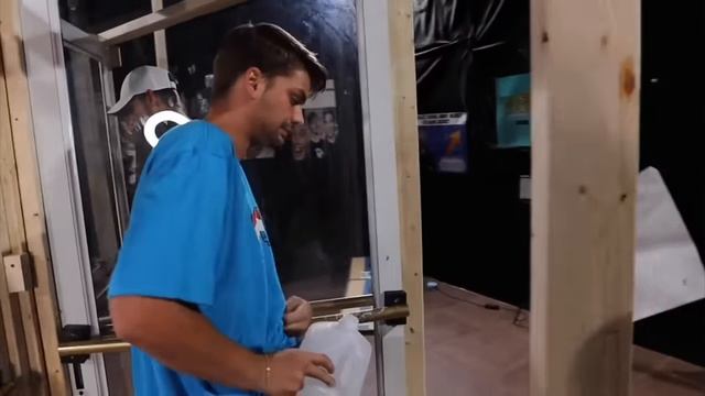 Последний Покинувший Крутящуюся Дверь, Выиграет $50,000