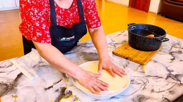 Алмагуль готовит