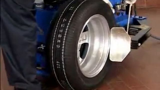 Станок шиномонтажный 1885 IT автоматический Trommelberg..avi