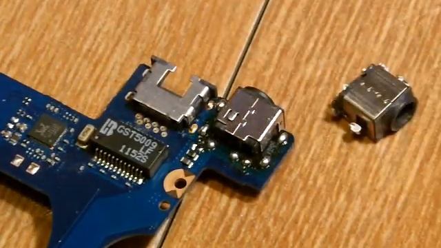 Laptop Töltő Csatlakozó Csere Az Alaplapon. Laptop Dc Power Jack Replace.