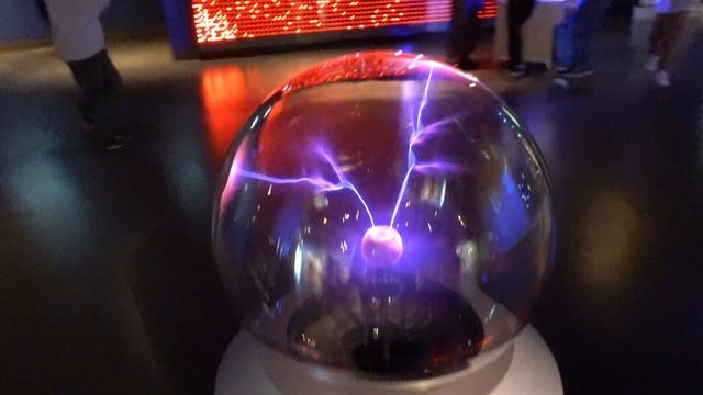 Plasma Ball At The Vancouver BC Science World - Ihikebc.com