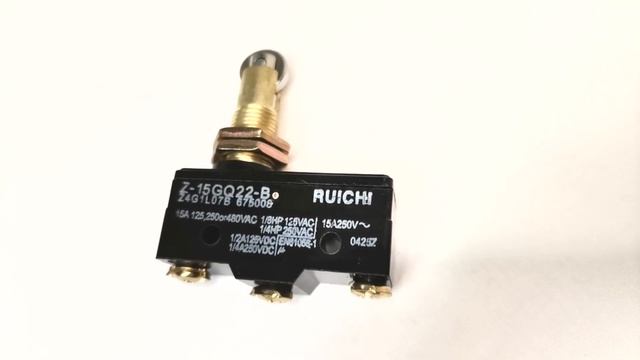 Микропереключатель 3C 15A ON D12 рол SF-6043 120000060183