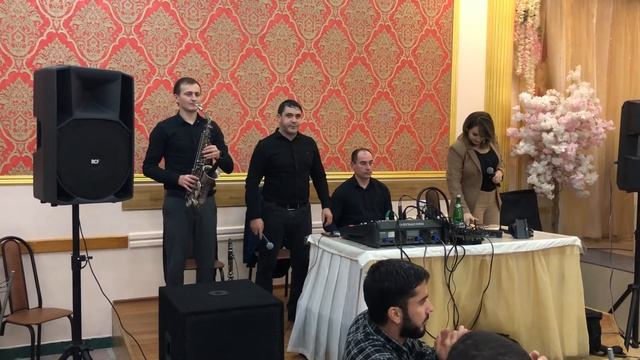 Гр Караван. На свадьбе