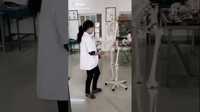 Medical Student Dance With Human Skeleton On Tujhe Apna Banane Ki Kasam Khai Hai