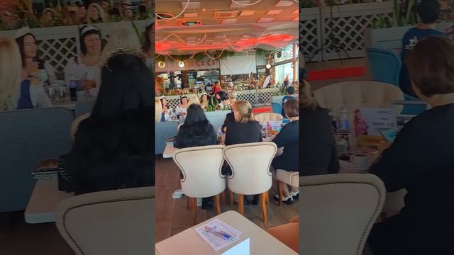 Королевская вечеринка у моря