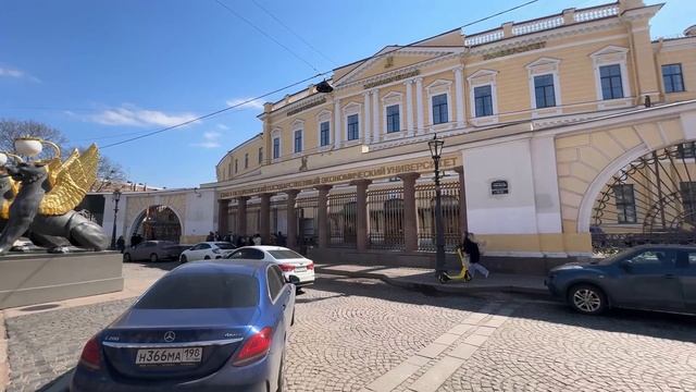 Питер. Два необычных кафе на канале Грибоедова.