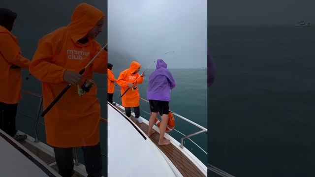 Поймал камбалу в тихом океане у берегов Камчатки