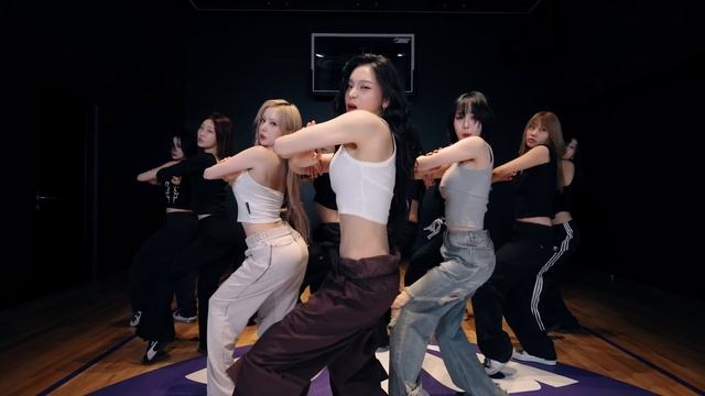 VIVIZ (비비지) - 'Shhh!' Dance Practice (Moving Ver.)